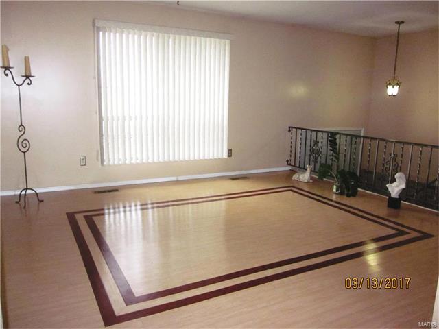 3580 Parc Chateau Lane, Florissant, MO 63033