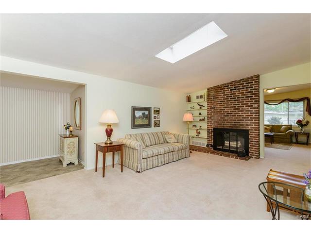 13 Holly Lane, Florissant, MO 63033