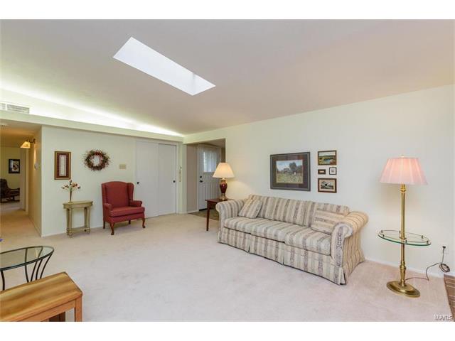 13 Holly Lane, Florissant, MO 63033