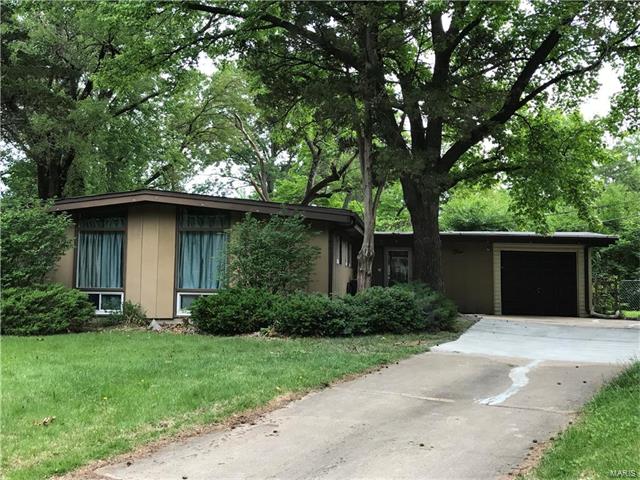 4 Little Lane, Florissant, MO 63033