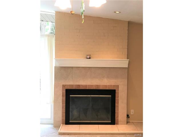 4 Little Lane, Florissant, MO 63033