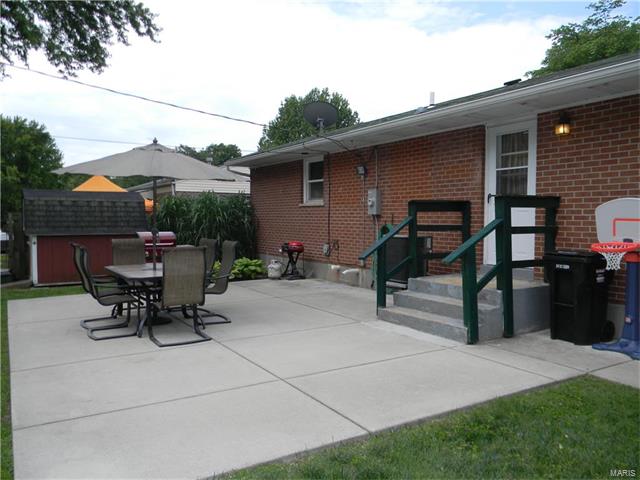 260 Saint Edward Lane, Florissant, MO 63033