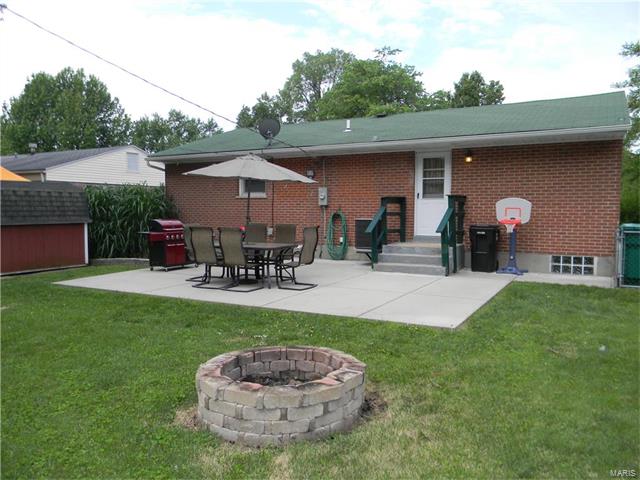 260 Saint Edward Lane, Florissant, MO 63033