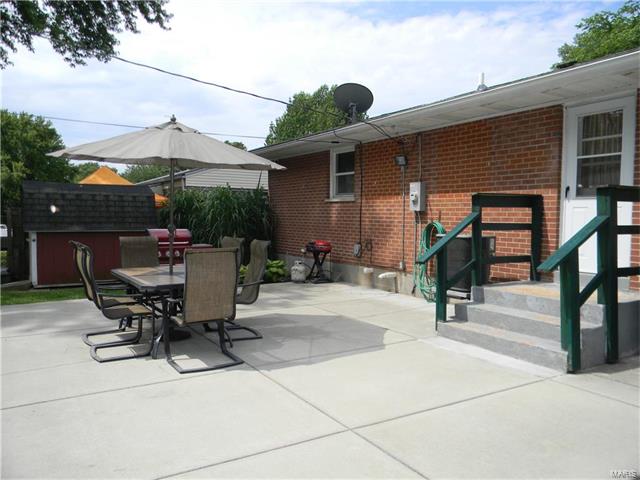 260 Saint Edward Lane, Florissant, MO 63033