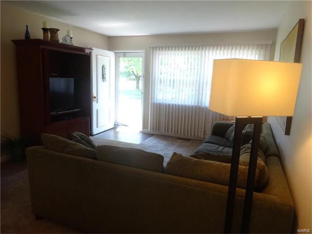 2405 Johnstown Drive, Florissant, MO 63033