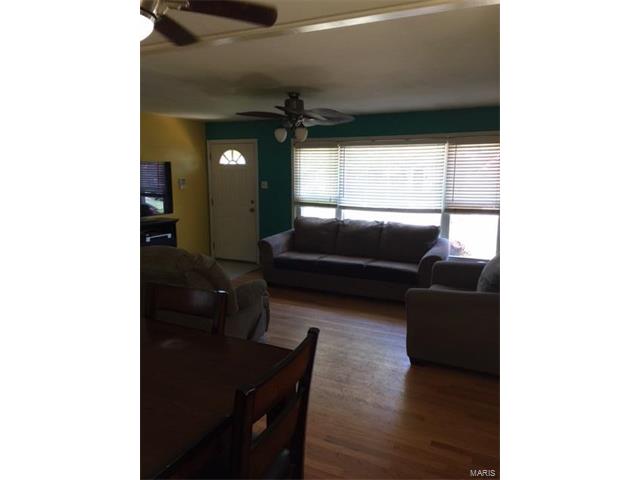 230 Saint Edward Lane, Florissant, MO 63033