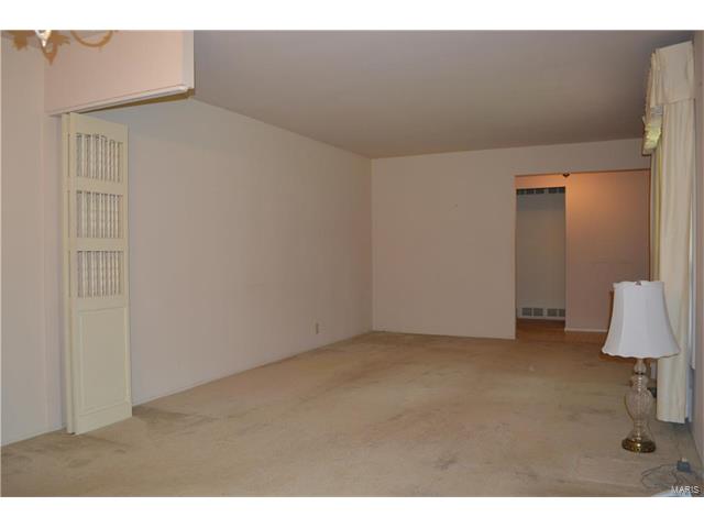 2480 Cambridge, Florissant, MO 63033