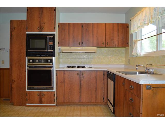 2480 Cambridge, Florissant, MO 63033
