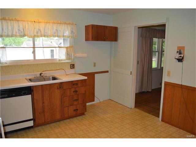 2480 Cambridge, Florissant, MO 63033