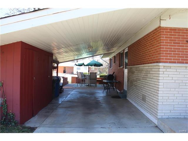 16 Tamma Lane, Hazelwood, MO 63042