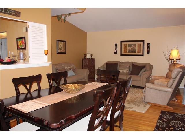 16 Tamma Lane, Hazelwood, MO 63042