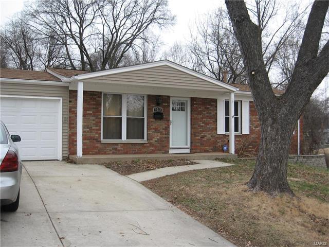 5221 Ville Rosa, Hazelwood, MO 63042