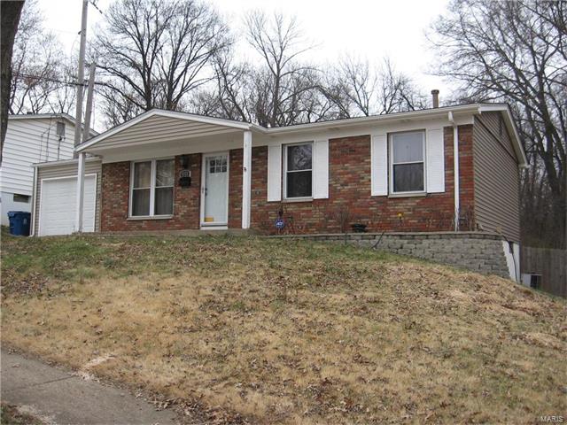 5221 Ville Rosa, Hazelwood, MO 63042