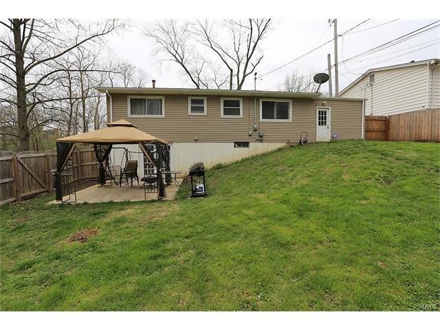 5221 Ville Rosa, Hazelwood, MO 63042
