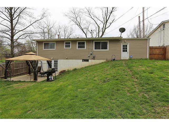 5221 Ville Rosa, Hazelwood, MO 63042