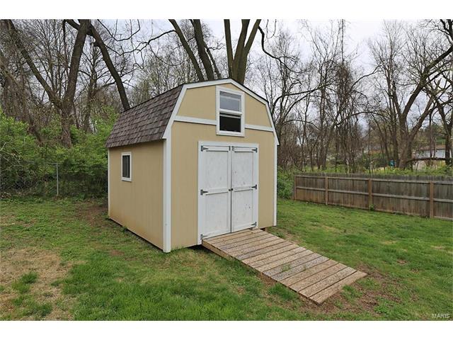 5221 Ville Rosa, Hazelwood, MO 63042