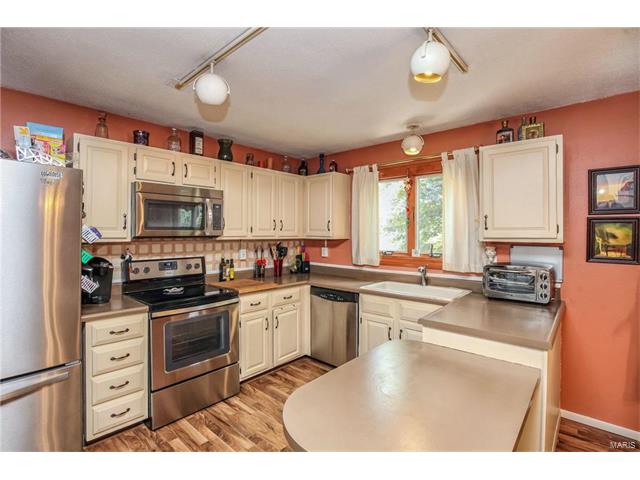 1709 Leafcrest, Hazelwood, MO 63042