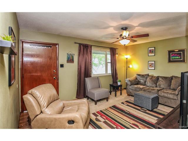 1709 Leafcrest, Hazelwood, MO 63042
