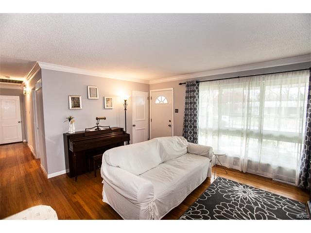 736 Teson, Hazelwood, MO 63042
