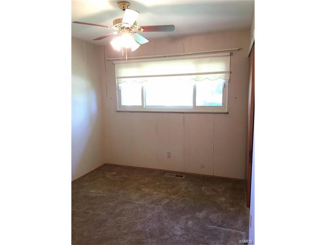 948 Altavia Drive, Hazelwood, MO 63042