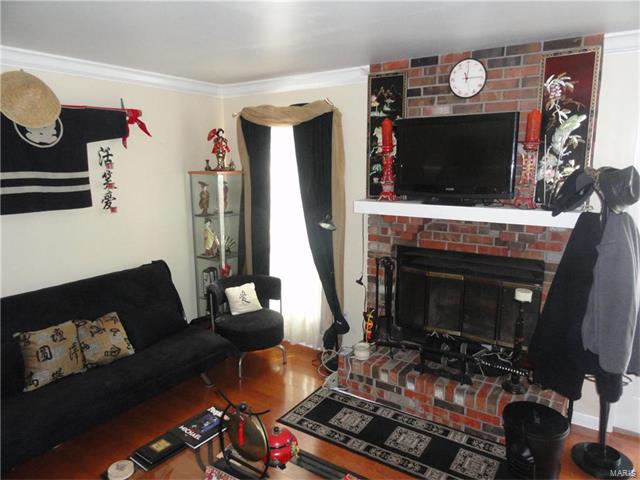 321 Sturbridge Village, Hazelwood, MO 63042