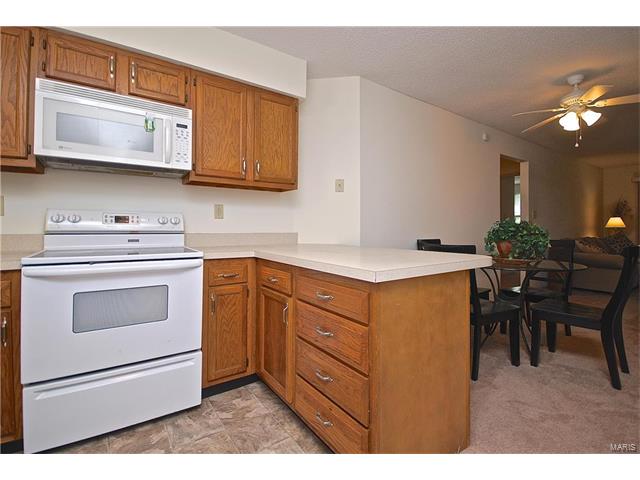 2212-A Canyonlands Drive, Maryland Heights, MO 63043