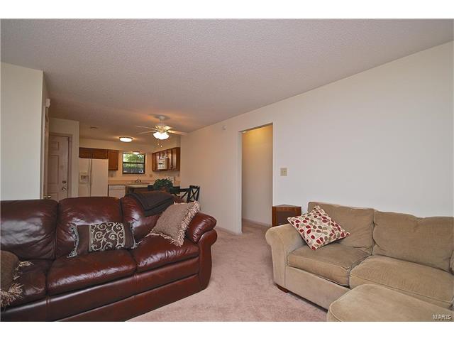 2212-A Canyonlands Drive, Maryland Heights, MO 63043