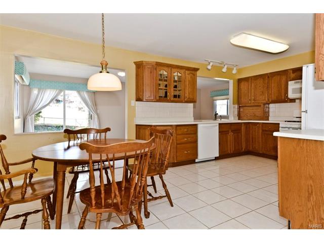 2327 Wesglen Estates DR, Maryland Heights, United States 63043