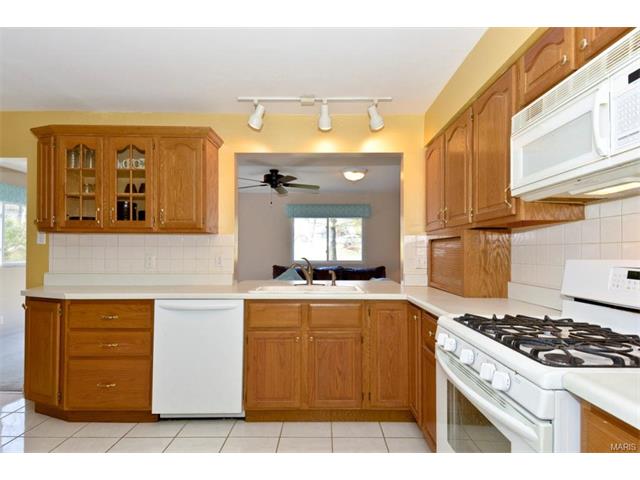 2327 Wesglen Estates DR, Maryland Heights, United States 63043