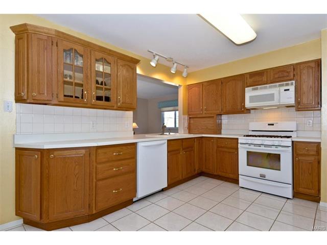 2327 Wesglen Estates DR, Maryland Heights, United States 63043