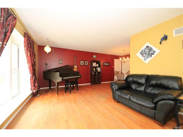 12454 Bernie, Maryland Heights, MO 63043