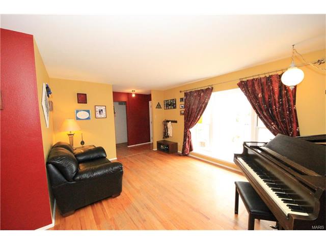 12454 Bernie, Maryland Heights, MO 63043