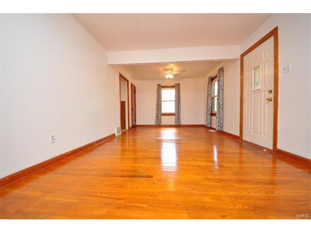 3746 Raymond Avenue, Bridgeton, MO 63044