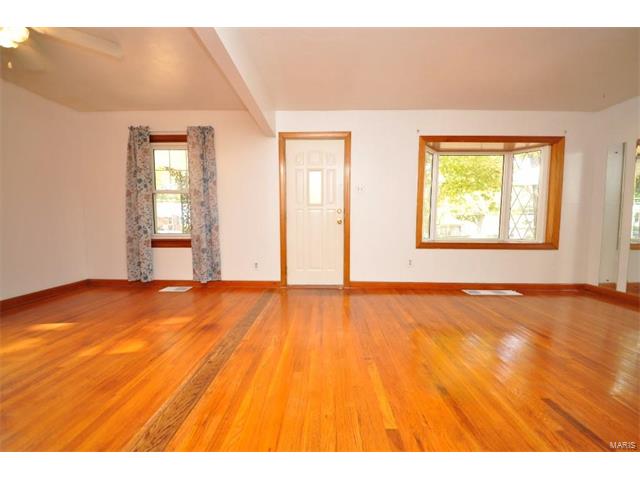 3746 Raymond Avenue, Bridgeton, MO 63044