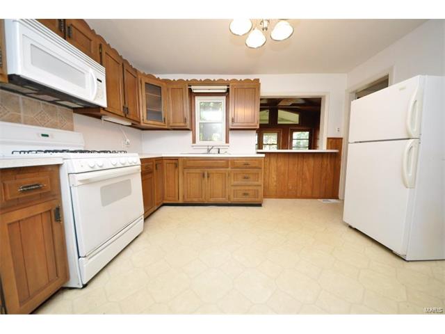 3746 Raymond Avenue, Bridgeton, MO 63044