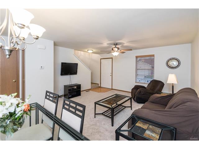 1218 Oakholt, Herculaneum, MO 63048