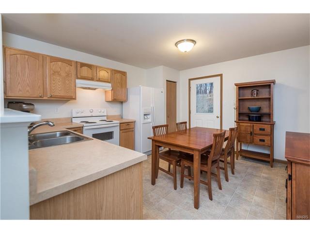 1218 Oakholt, Herculaneum, MO 63048