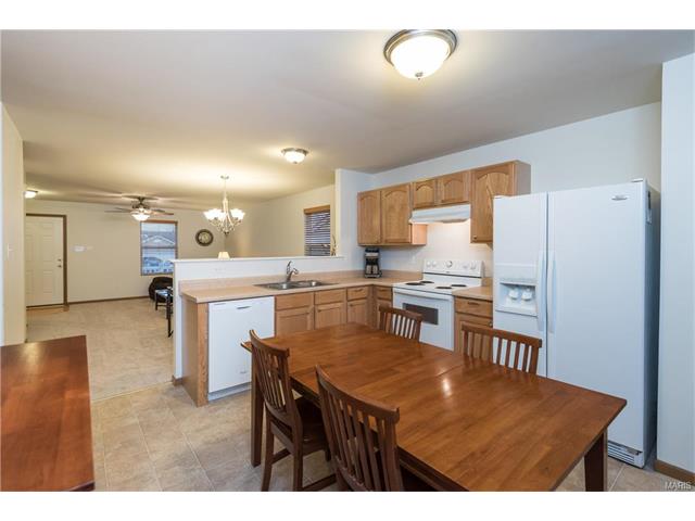 1218 Oakholt, Herculaneum, MO 63048