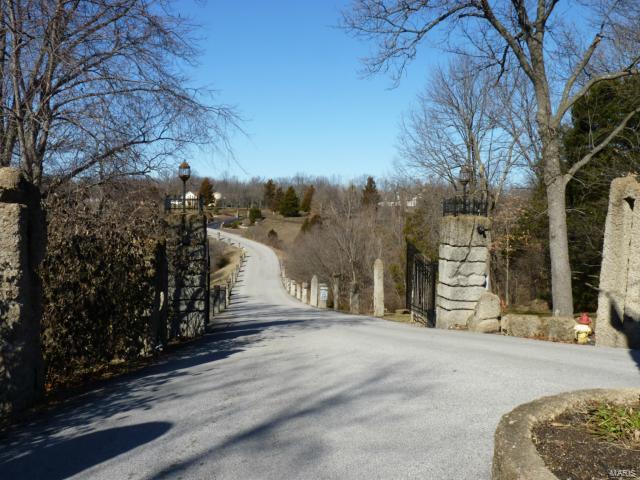 1 Cantebury, High Ridge, MO 63049