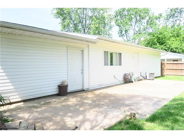 858 Twin Oak Drive, Hillsboro, MO 63050