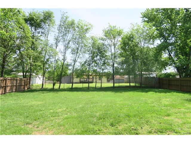 858 Twin Oak Drive, Hillsboro, MO 63050