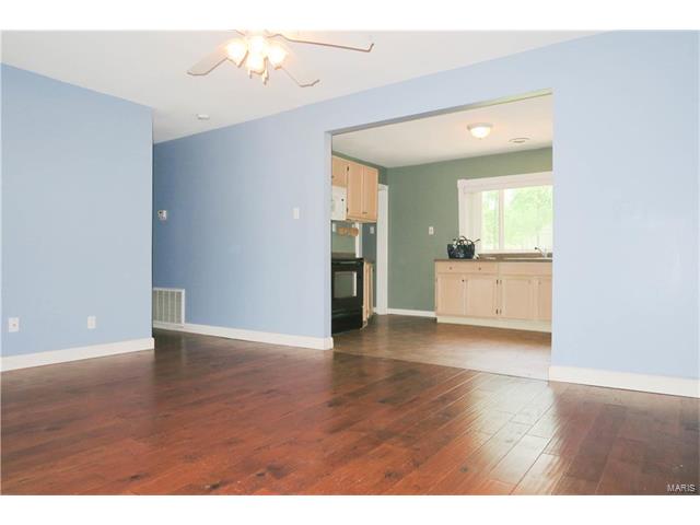 858 Twin Oak Drive, Hillsboro, MO 63050