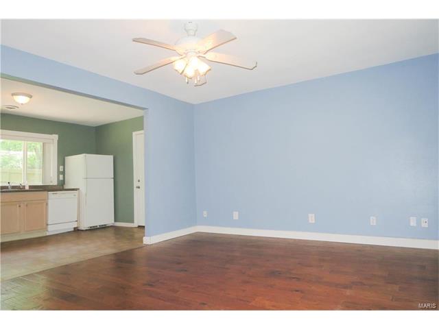 858 Twin Oak Drive, Hillsboro, MO 63050
