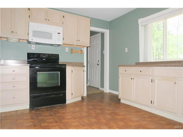 858 Twin Oak Drive, Hillsboro, MO 63050