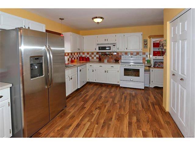 5442 Oakcrest Drive, Imperial, United States 63052