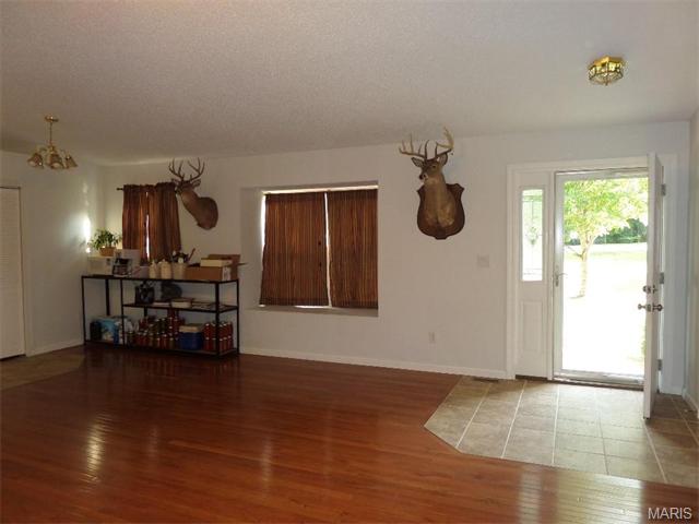1529 Country Woods, Robertsville, MO 63072