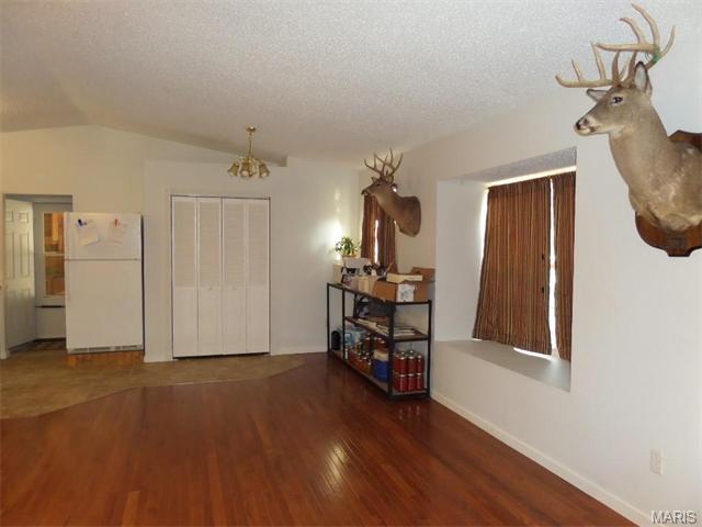 1529 Country Woods, Robertsville, MO 63072