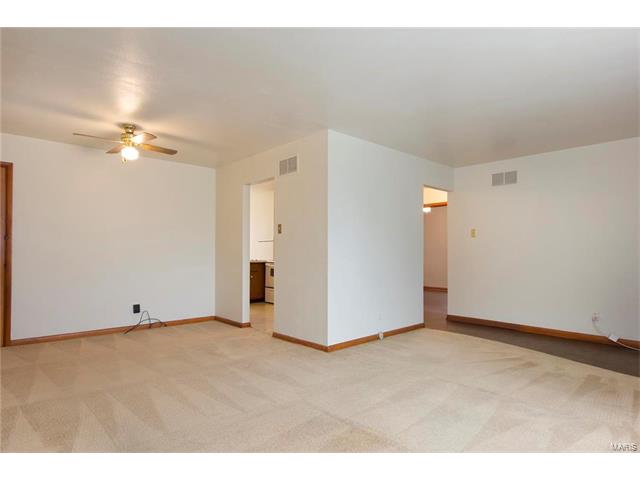 10840 Saint Henry Court, St Ann, MO 63074