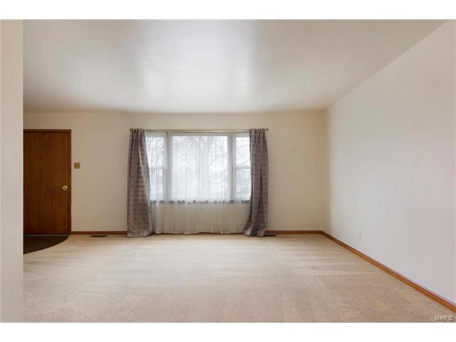 10840 Saint Henry Court, St Ann, MO 63074
