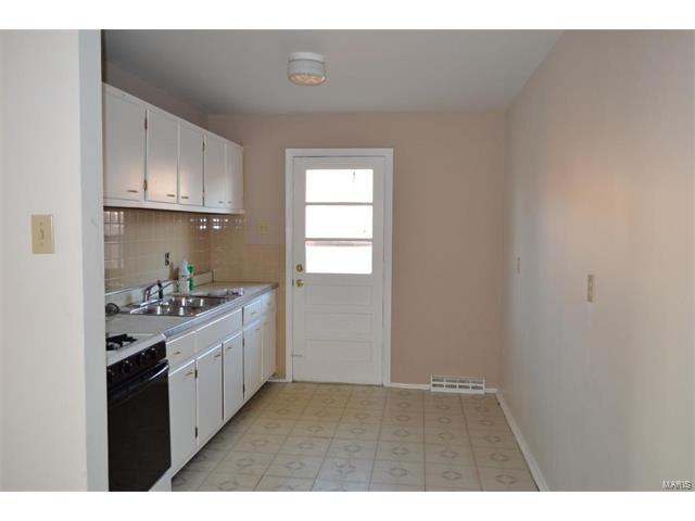 4040 Esseldale Drive, St Ann, MO 63074